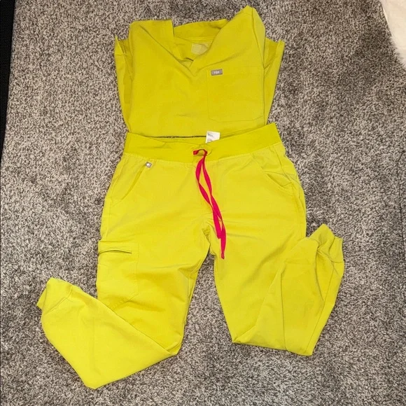 Figs Limeade Women's scrub set - Picture 1 of 2